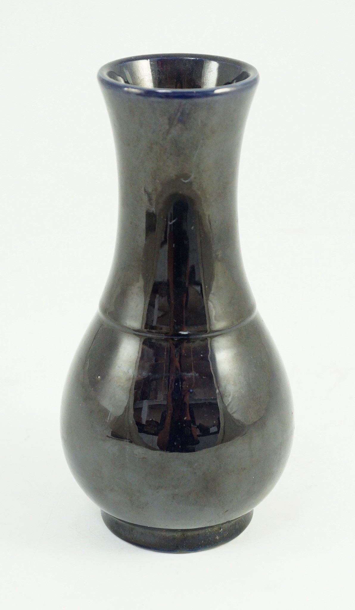 A small Chinese aubergine glazed vase, 18th century, 16.4cm high